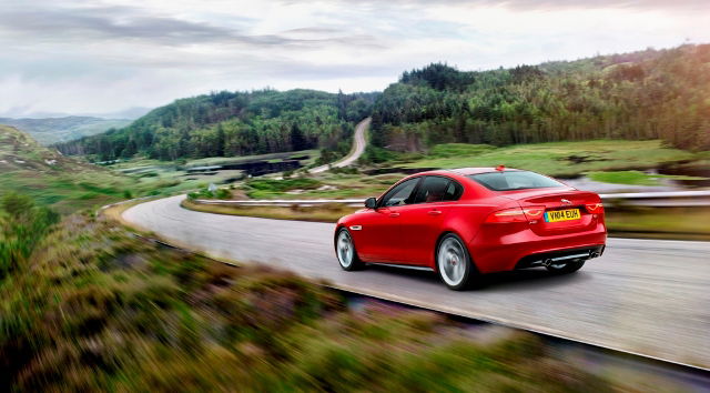 Jaguar XE - Posteriore