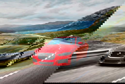 Jaguar XE, debutto spettacolare per la piccola del Giaguaro