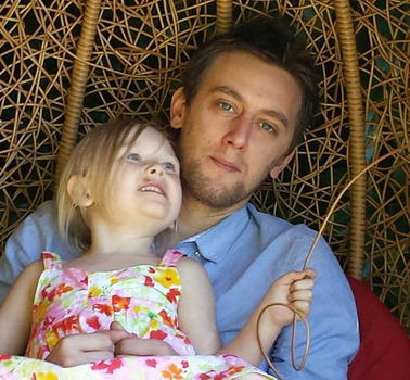 L’ultimo desiderio di un padre con un tumore: “Salvate mia figlia, anche lei ha il cancro”