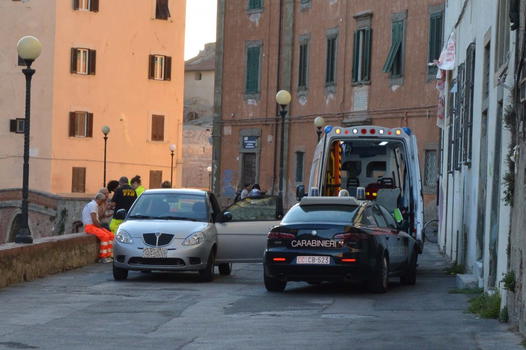 Roma: taglia orecchio ad un passante e lo conserva in un barattolo. Arrestato