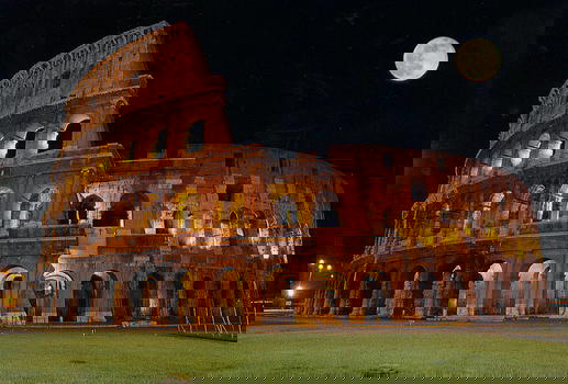 Roma: 18enne scavalca la recinzione e cade dal Colosseo. E’ grave