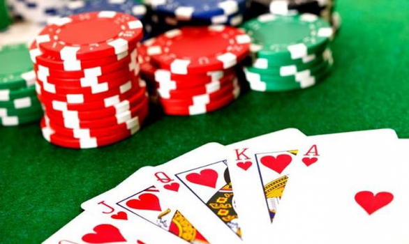 Consulente sperpera 7 milioni al gioco. Truffati circa 30 clienti