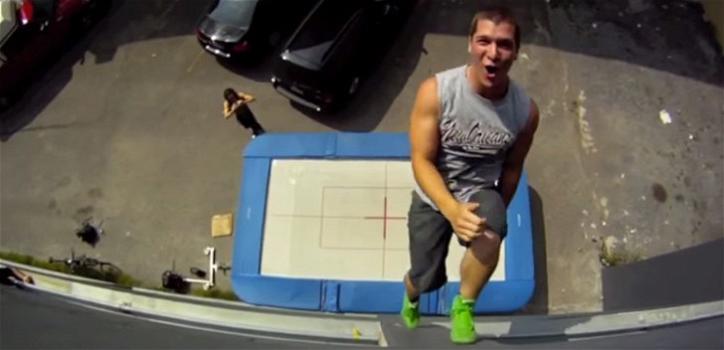Christophe Hamel e i suoi salti acrobatici sul tappeto elastico