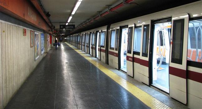 Furti in Metro: ecco come possono rubarvi lo smartphone