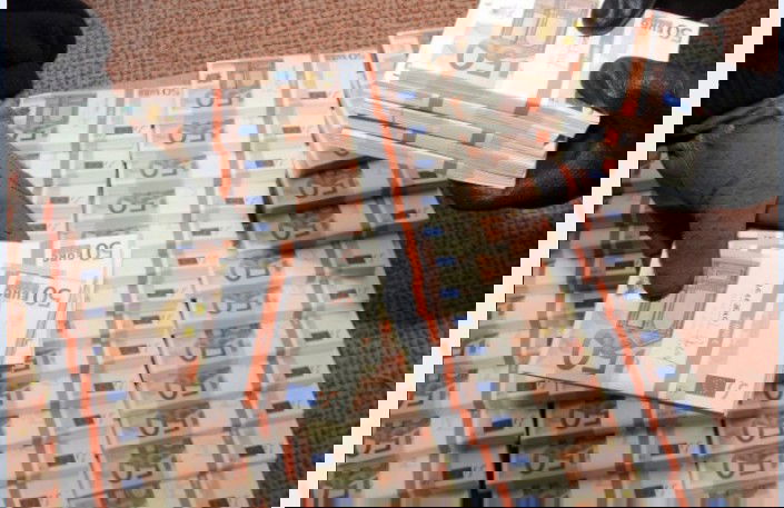 Caserta, scoperti 17 milioni di euro falsi in furgone