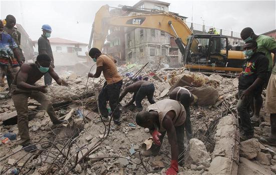 Nigeria, crolla un edificio della chiesa, 44 i morti. Ostacolati i soccorsi
