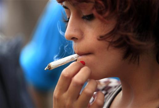 Cannabis in aumento fra i ragazzi: 1 su 4 ne fa uso