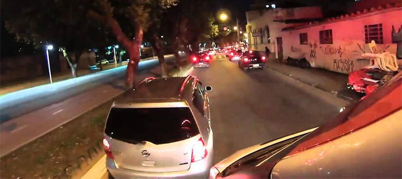 Ecco la corsa di un’ambulanza vista dal guidatore