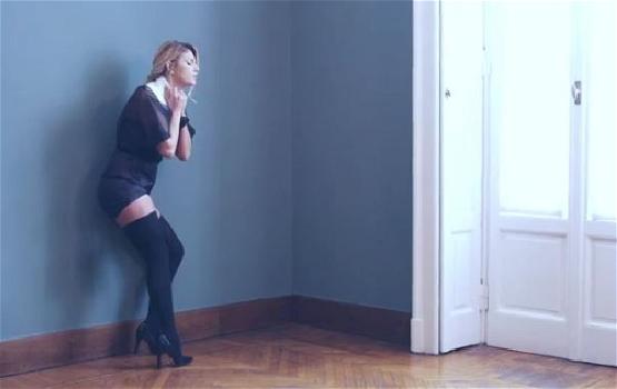 Emma Marrone: super sexy nel nuovo video “Resta ancora un po’”