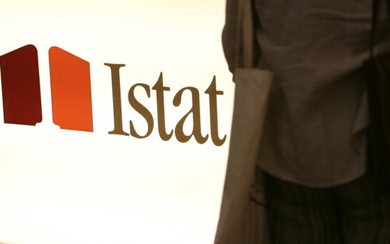 Istat: 1 italiano su 4 è a rischio povertà. Il 50% delle famiglie ha meno di 2mila euro al mese
