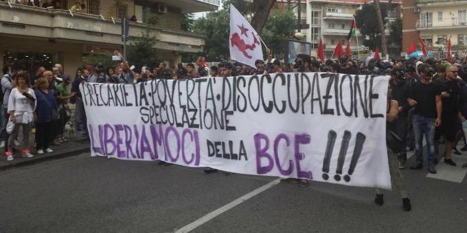 Napoli, manifestazione in piazza contro la Bce
