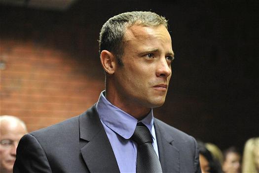 Oscar Pistorius condannato a 5 anni per l’omicidio della fidanzata. Tra 10 mesi potrà chiedere la libertà vigilata