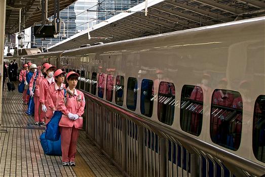 La pulizia dei treni in Giappone si effettua in 7 minuti