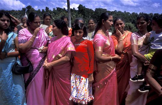 India: sterilizzazione di massa. Morte 8 donne e 64 ricoverate