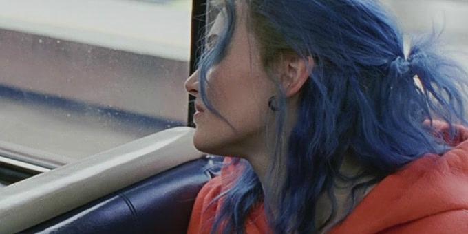 Barletta, studentessa cacciata da scuola per capelli blu