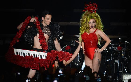 Il tour di Lady Gaga illumina il Forum di Assago