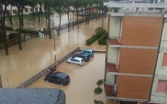 Maltempo: emergenza a Carrara per l’esondazione di due fiumi. Domani allerta al Sud