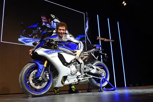 Yamaha svela la nuova R1 con Valentino Rossi e Jorge Lorenzo