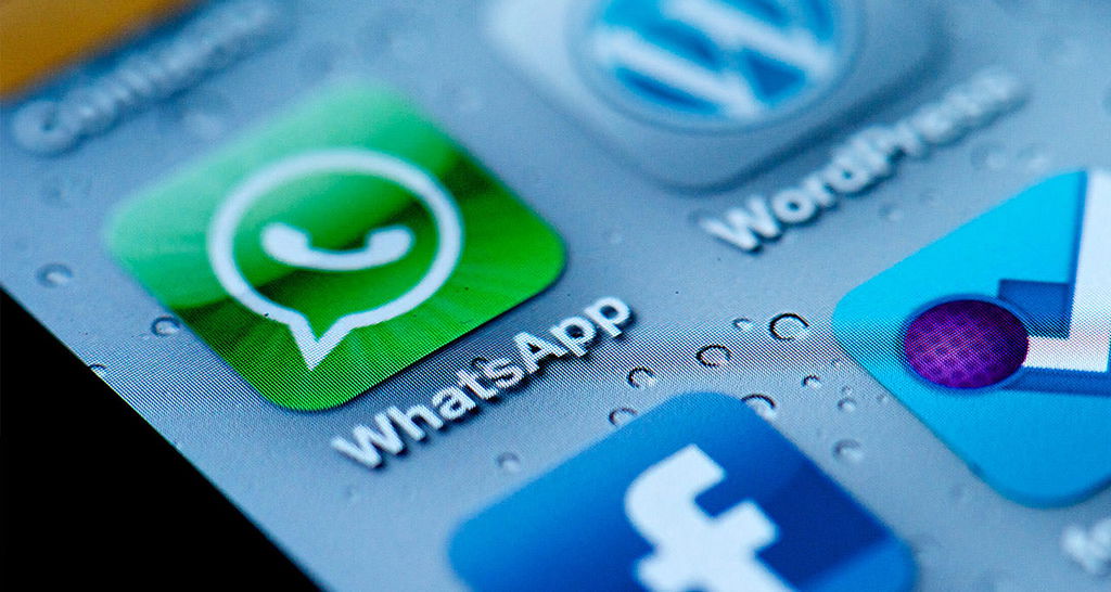 Doppie spunte blu di WhatsApp ecco il trucco per nascondersi