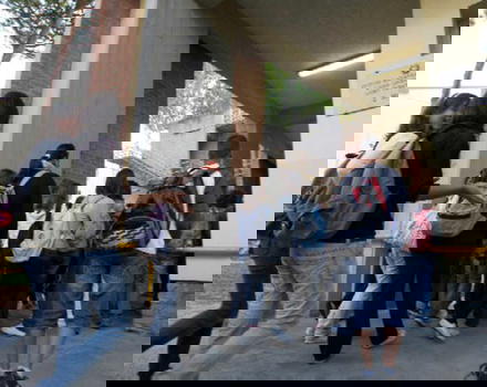 Studente 14enne si accascia tra i banchi e muore