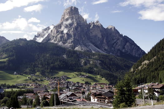 Corvara, esplosione in villa per fuga di gas, abitazione distrutta