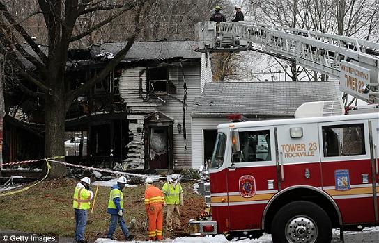 Usa: aereo precipita su una casa. Sterminata una famiglia, almeno 6 i morti