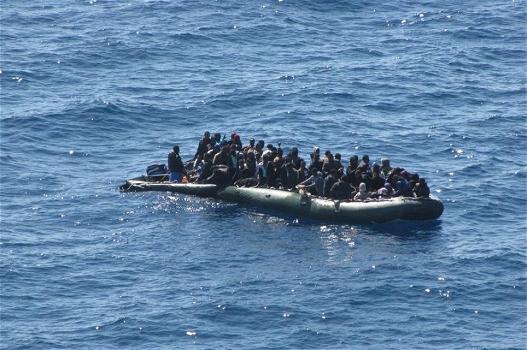 Immigrati: nuova tragedia in mare in rotta verso Lampedusa. 17 morti