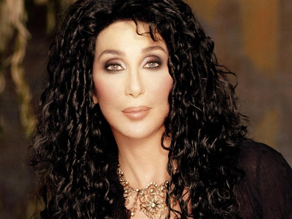 Cher rischia di morire senza un cuore nuovo. “Le restano tre mesi di vita”
