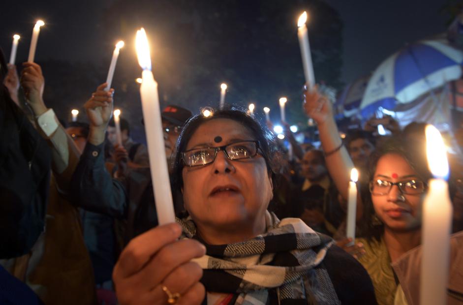 India: donna denuncia i suoi stupratori. Loro escono di prigione e la bruciano viva