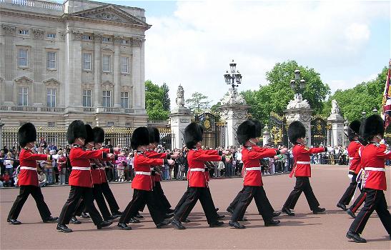 Londra: l’Isis vuole attaccare la Regina. Nuove misure di sicurezza