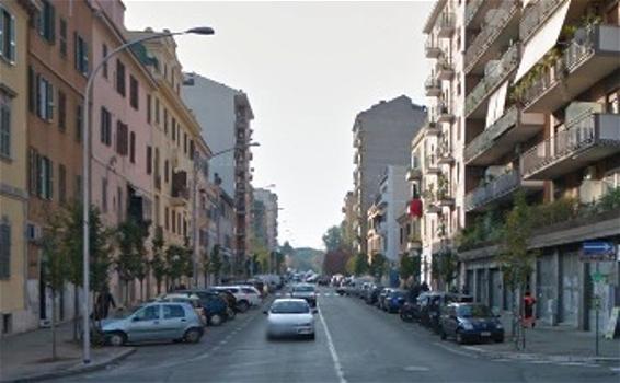 Roma: uomo si masturba davanti a un asilo dentro la sua auto. Denunciato