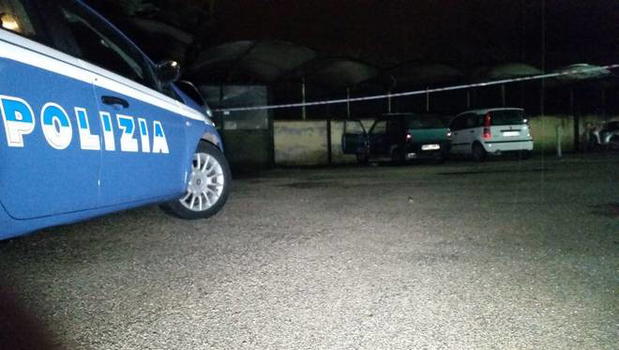 Napoli, guardia giurata uccide la moglie e poi si suicida