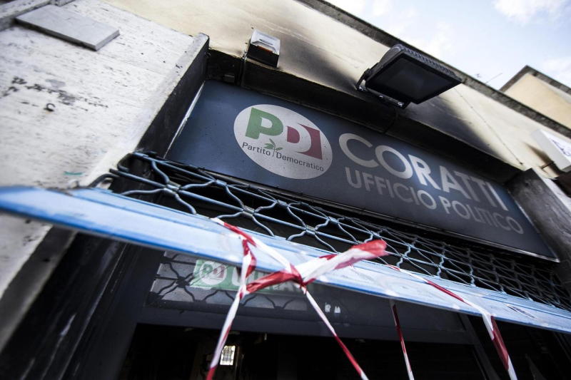 Ufficio Pd di Coratti preso di mira, vittima di un attentato incendiario