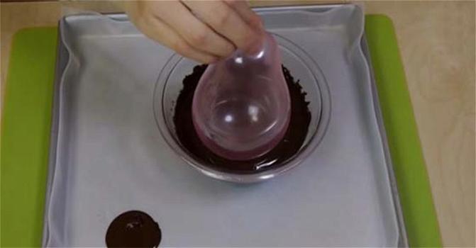Come creare delle coppette di cioccolato con dei palloncini