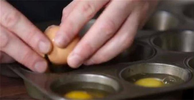 Ecco come preparare 12 uova in camicia contemporaneamente