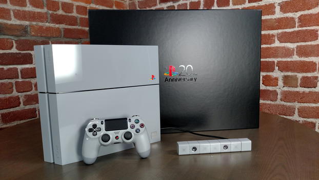 PlayStation 4 20th Anniversary: aggiudicata per 128 mila dollari