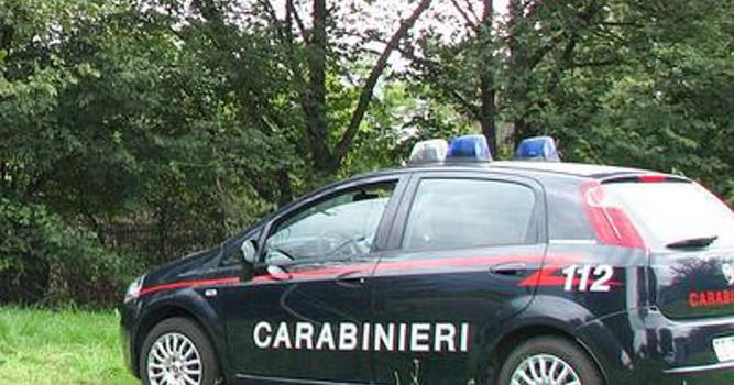 Salerno, un uomo scivola durante una battuta di caccia e spara al nipote