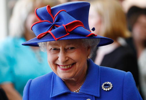 La regina Elisabetta II è in cerca di un autista
