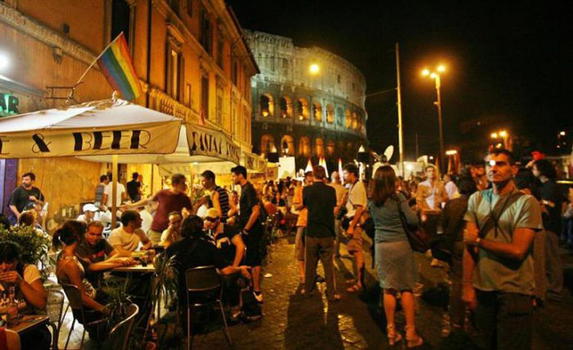 Omofobia, un 46enne ingiuriato e picchiato nella Gay Street