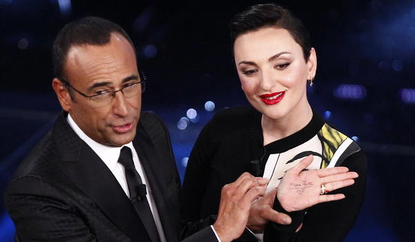 Arisa stralunata alla terza puntata di Sanremo