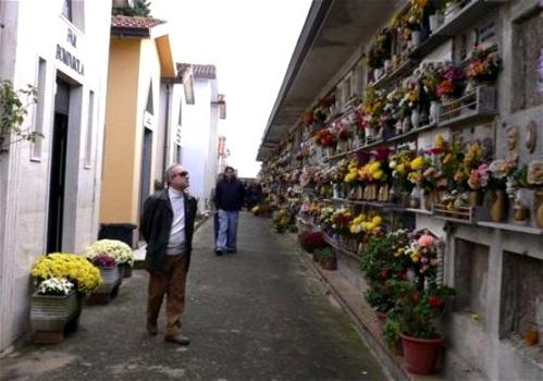 Treviso: va a trovare al cimitero la moglie, ma inciampa e muore davanti alla sua tomba