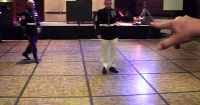 Ecco l’esilarante video del sergente dei Marine che balla sulle note di Michael Jackson