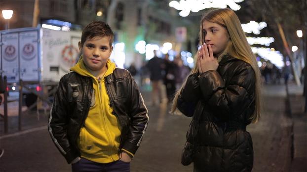 “Dalle uno schiaffo”: la reazione di questi bambini italiani vi commuoverà