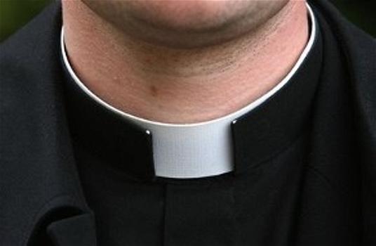 Ragazza 21enne denuncia una violenza sessuale subita dal parroco a 13 anni