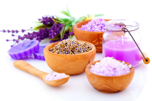 Come risparmiare e vivere meglio con i cosmetici fai-da-te