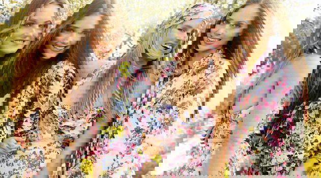 È primavera, un tripudio di fiori invade le passerelle e contagia tutte