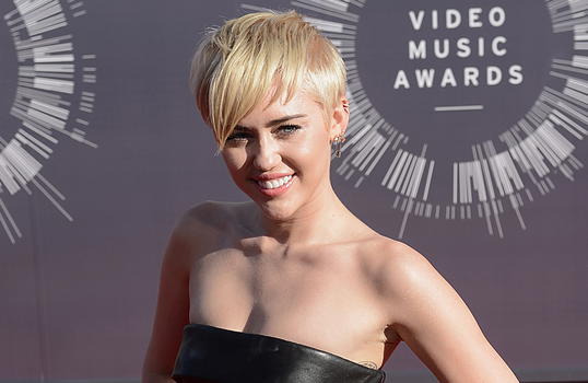 Miley Cyrus e Patrick Schwarzenegger: tradimento a Cabo San Lucas?