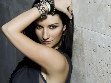 Laura Pausini sta per tornare: “Sto iniziando il nuovo disco inedito”
