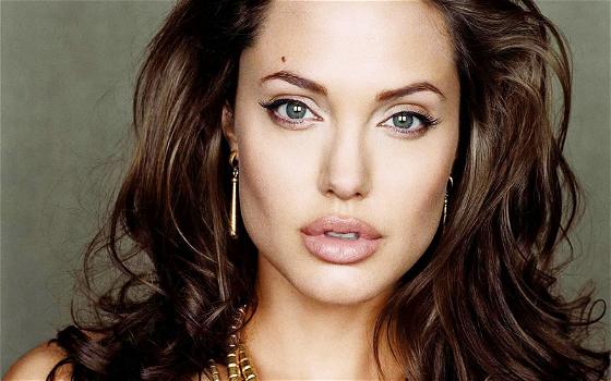 Angelina Jolie ha tolto anche le ovaie per non soffrire di cancro