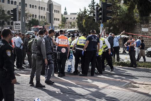 Gerusalemme, si lancia in auto contro le poliziotte: 5 ferite